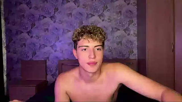Show modela AlfredSweet na web-kameri