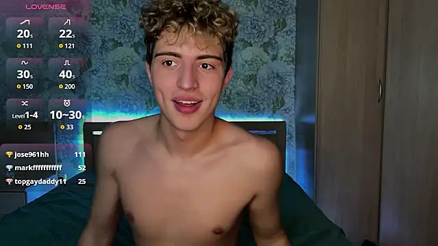 Show modela AlfredSweet na web-kameri