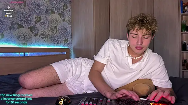 Show modela AlfredSweet na web-kameri
