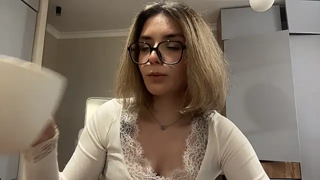 AnnaVelvetFire Adlı Modelin Canlı XXX Sohbeti