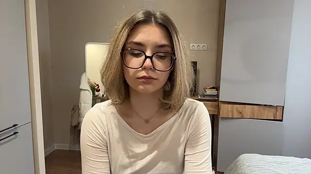 AnnaVelvetFire's Webcam Show