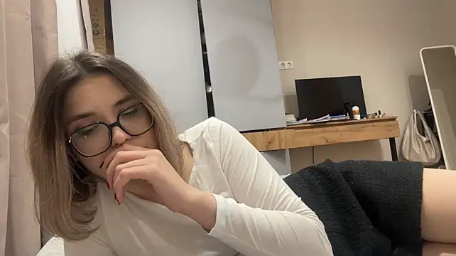 AnnaVelvetFire's Webcam Show