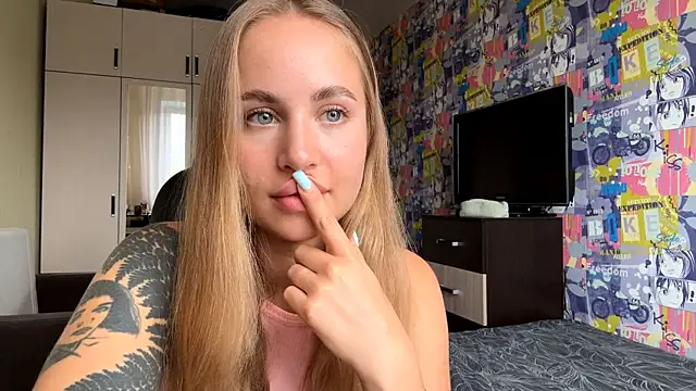 Micky_blush's Webcam Show