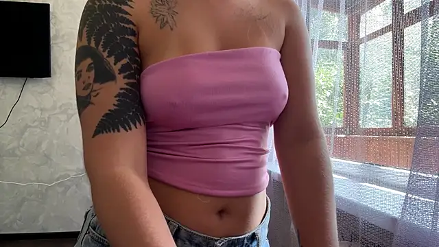 Micky_blush Show in webcam