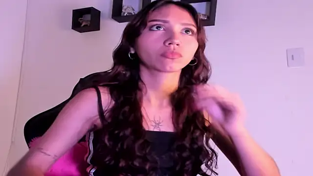 vannessa_45 Adlı Modelin Canlı XXX Sohbeti