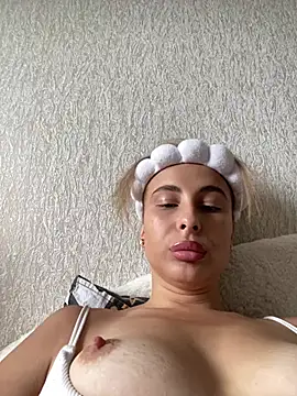 Buurniii Live XXX-Chat