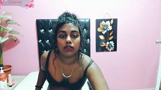 FOXY_LUNA Adlı Modelin Canlı XXX Sohbeti