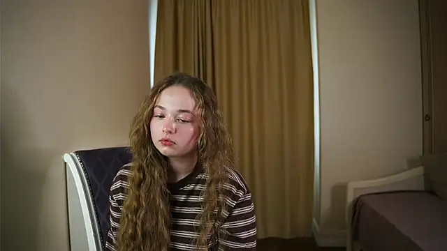 Онлайн чат XXX DaciaJuell