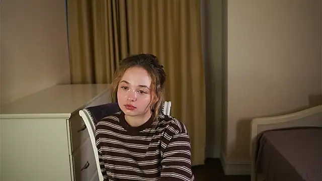 Chat +18 de DaciaJuell ao vivo