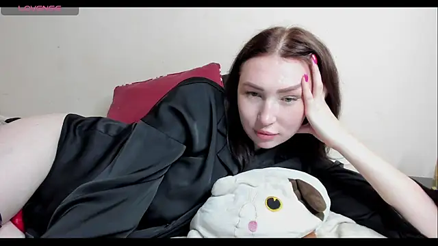 Milana_Lovee: διαδικτυακό σόου στη ν κάμερα