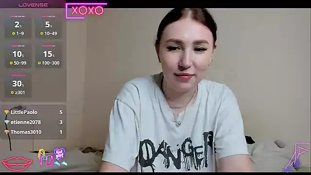 Milana_Lovee: διαδικτυακό σόου στην κάμερα