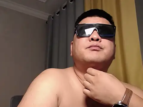 zhang1118 Webcam show