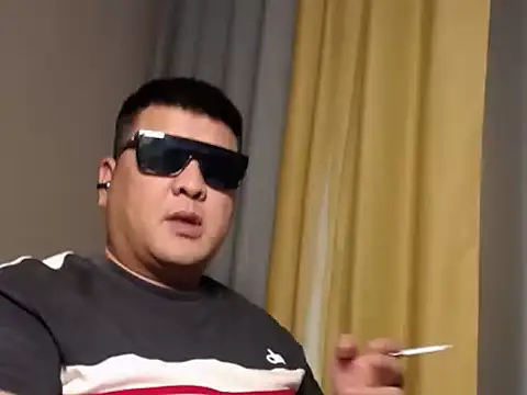 zhang1118 在線直播表演