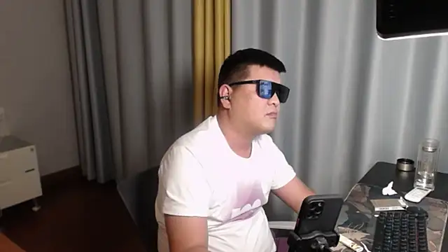 zhang1118 Webcamshow