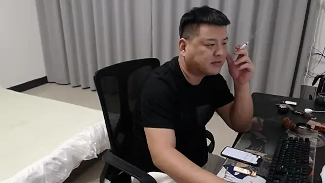 zhang1118 webcam show