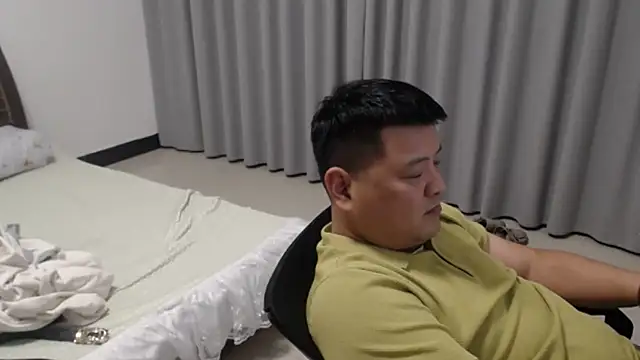 zhang1118 在線直播表演