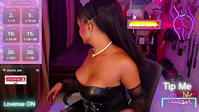 Show modela SadisticSaintTs na web-kameri