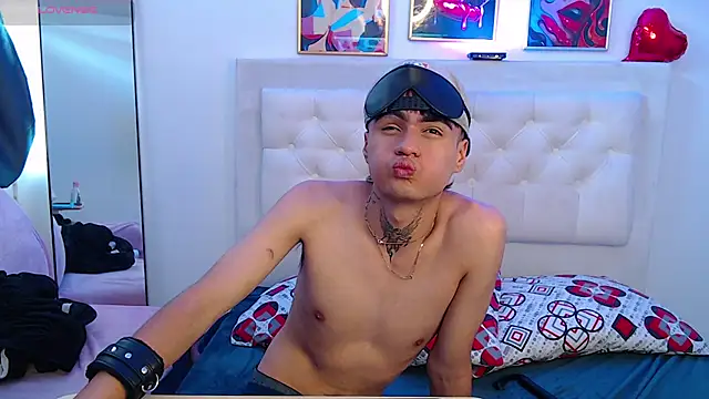 Ninou_14 Show in webcam