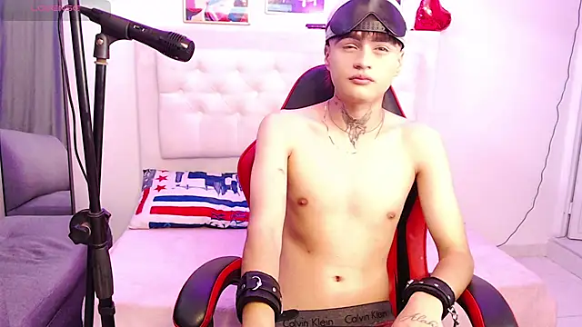 Ninou_14 Webcam Show