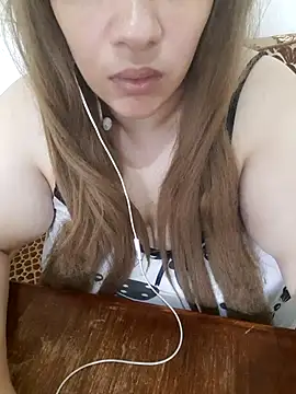 הופעת וובקאם של Madam_bezzzoul
