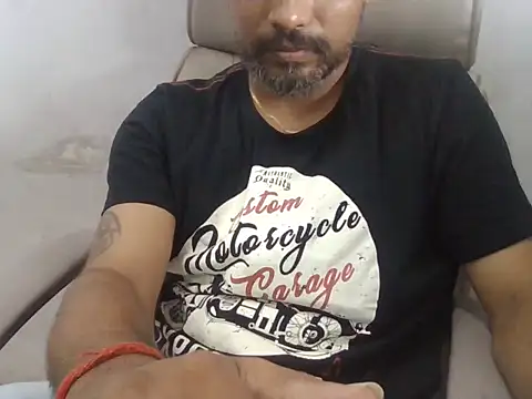 Aloneisbest Show Webcam