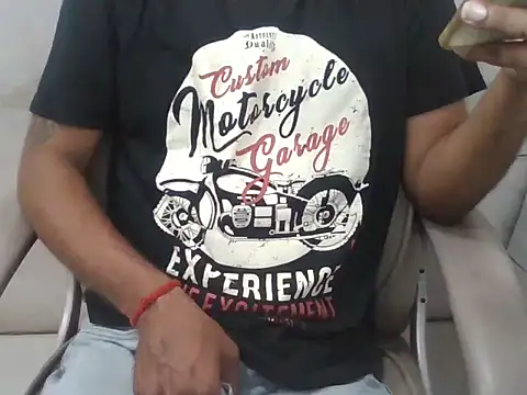 Aloneisbest Show Webcam