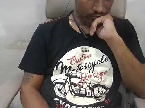 Aloneisbest webcam show