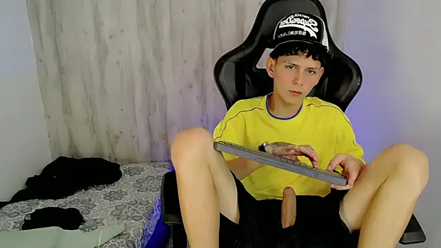 Hot_athletes_ Show in webcam