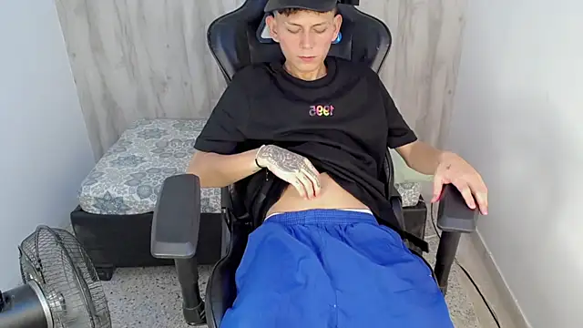 הופעת וובקאם של Hot_athletes_