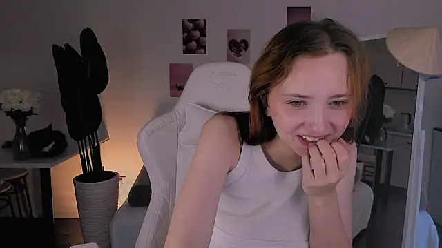 LittlePeach007's Live XXX Chat