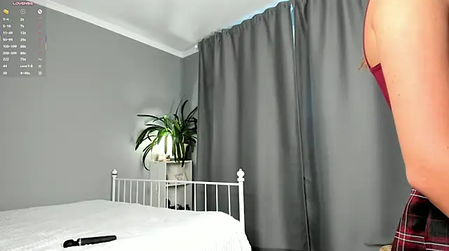 KiraSpark's Webcam Show