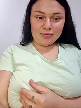 6Alice99 Show in webcam