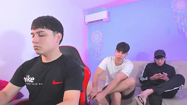 Space_guys19's Webcam Show
