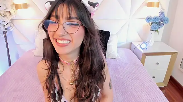 Zoey_kiss_ Show in webcam
