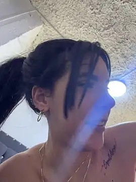 Nellaymaxi-hotconnection's Webcam Show