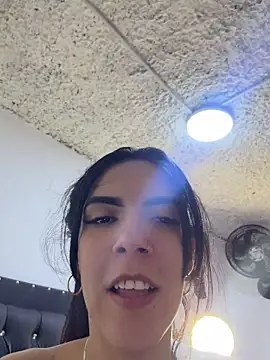Nellaymaxi-hotconnection's Webcam Show