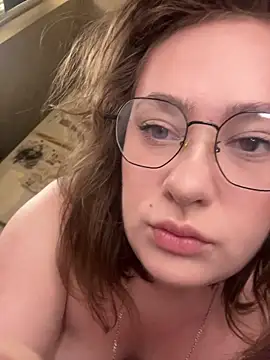 SKIBIDIBETTY webcam show