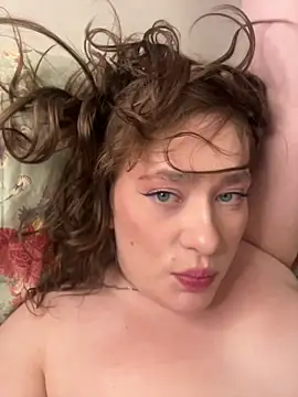 SKIBIDIBETTY webcam show