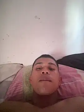 Show modela elpri2324 na web-kameri