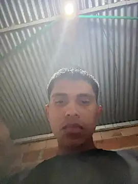 Show modela elpri2324 na web-kameri