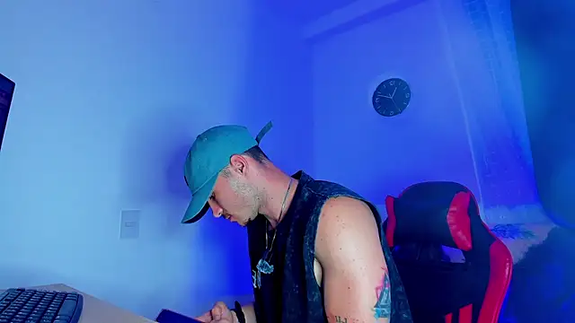 juan_savagex: διαδικτυακό σόου στην κάμερα