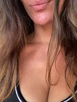 AnnaFlowerBabe: διαδικτυακό σόου στην κάμερα