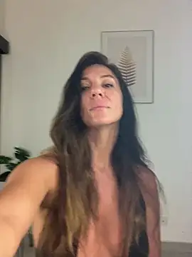 AnnaFlowerBabe Adlı Modelin Canlı XXX Sohbeti