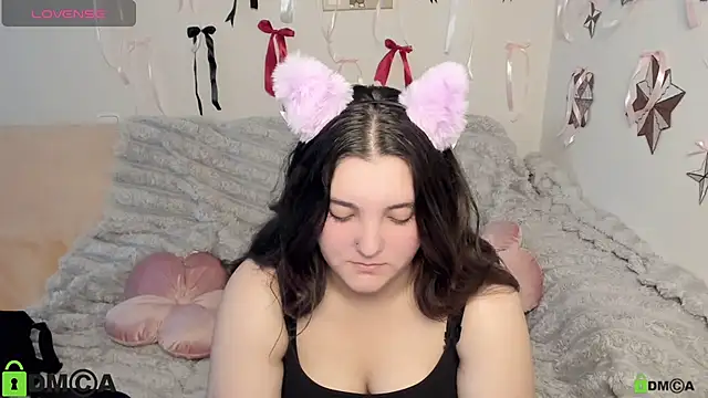 Chatroom XXX en direct de MonikaMooon