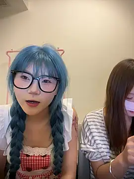 Rocket-Girl Pertunjukan Webcam