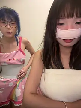 Rocket-Girl Pertunjukan Webcam