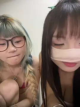 Rocket-Girl Pertunjukan Webcam