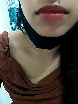 Siya_9877 Adlı Modelin Canlı XXX Sohbeti