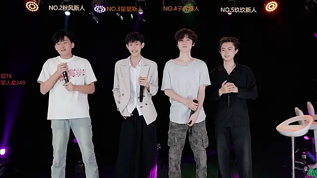 Show modela EXO-999 na web-kameri
