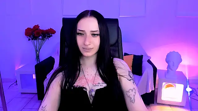 MonicaLowes Chat XXX in diretta